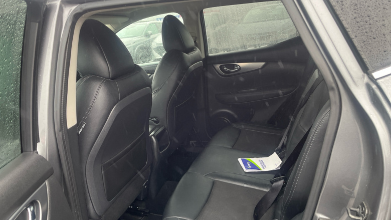 Nissan Qashqai 1.3 DiG-T Tekna 5dr Petrol Hatchback